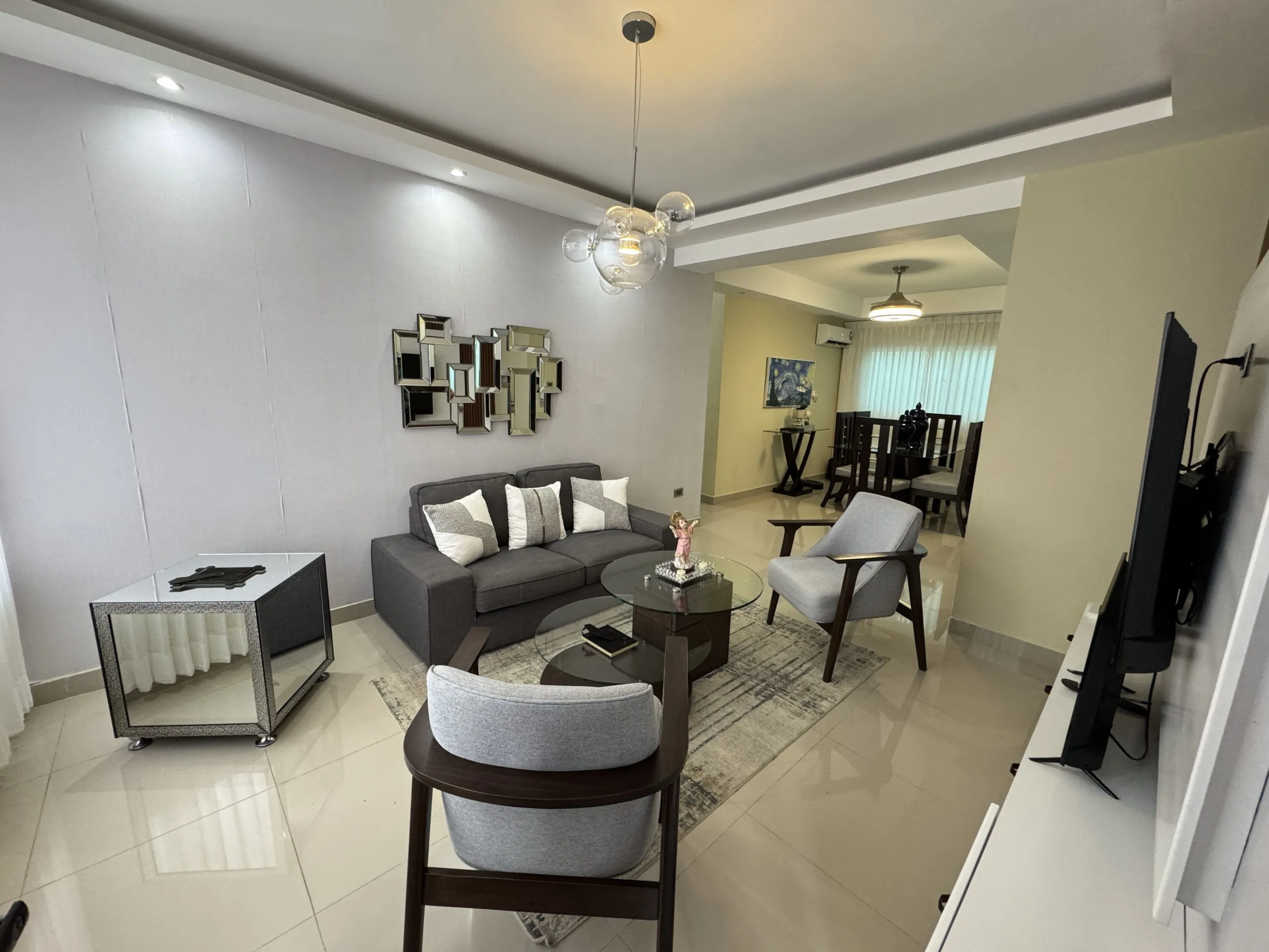 Primer nivel de 2 habitaciones y área de lindero privada