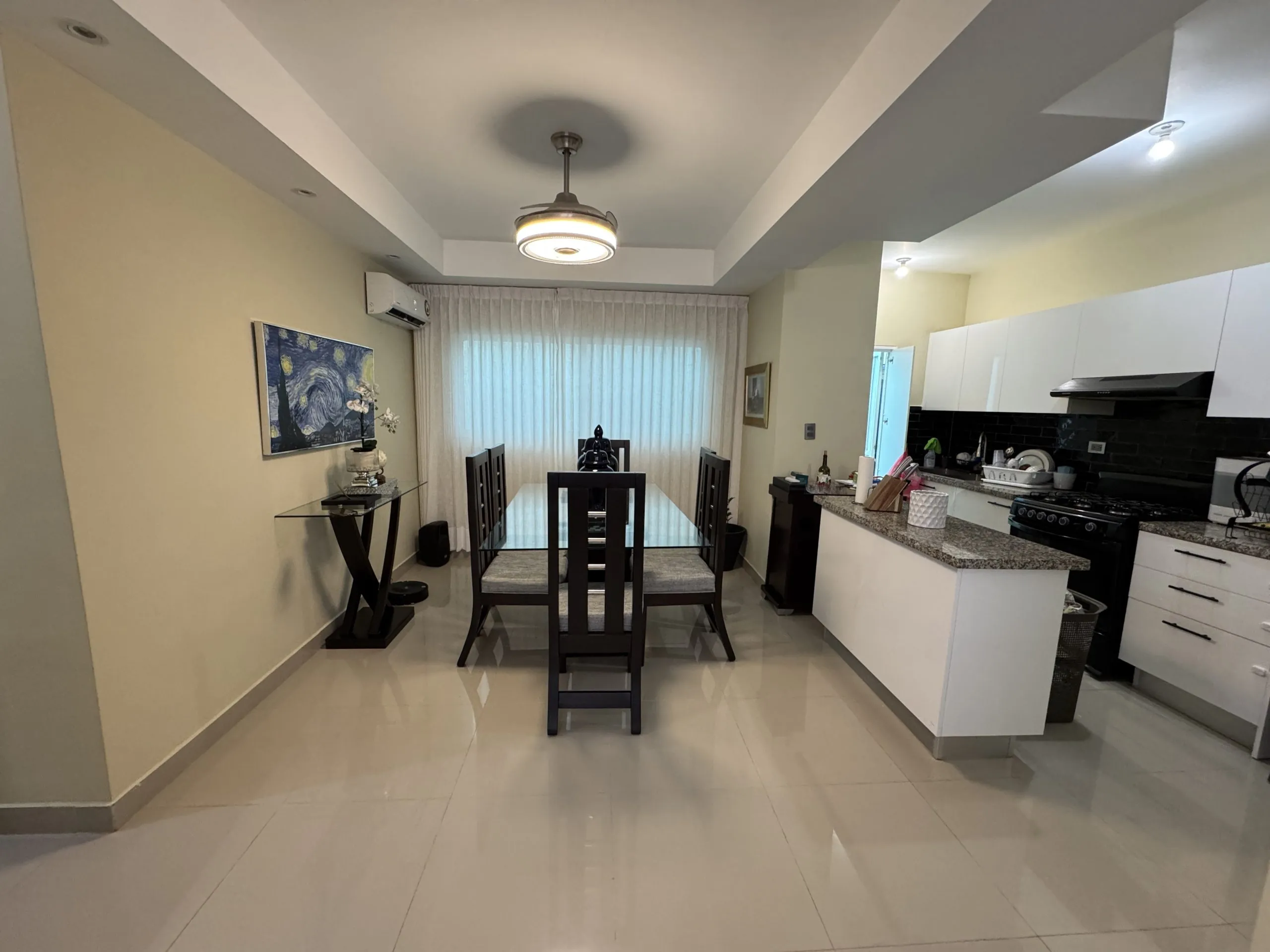 Primer nivel de 2 habitaciones y área de lindero privada