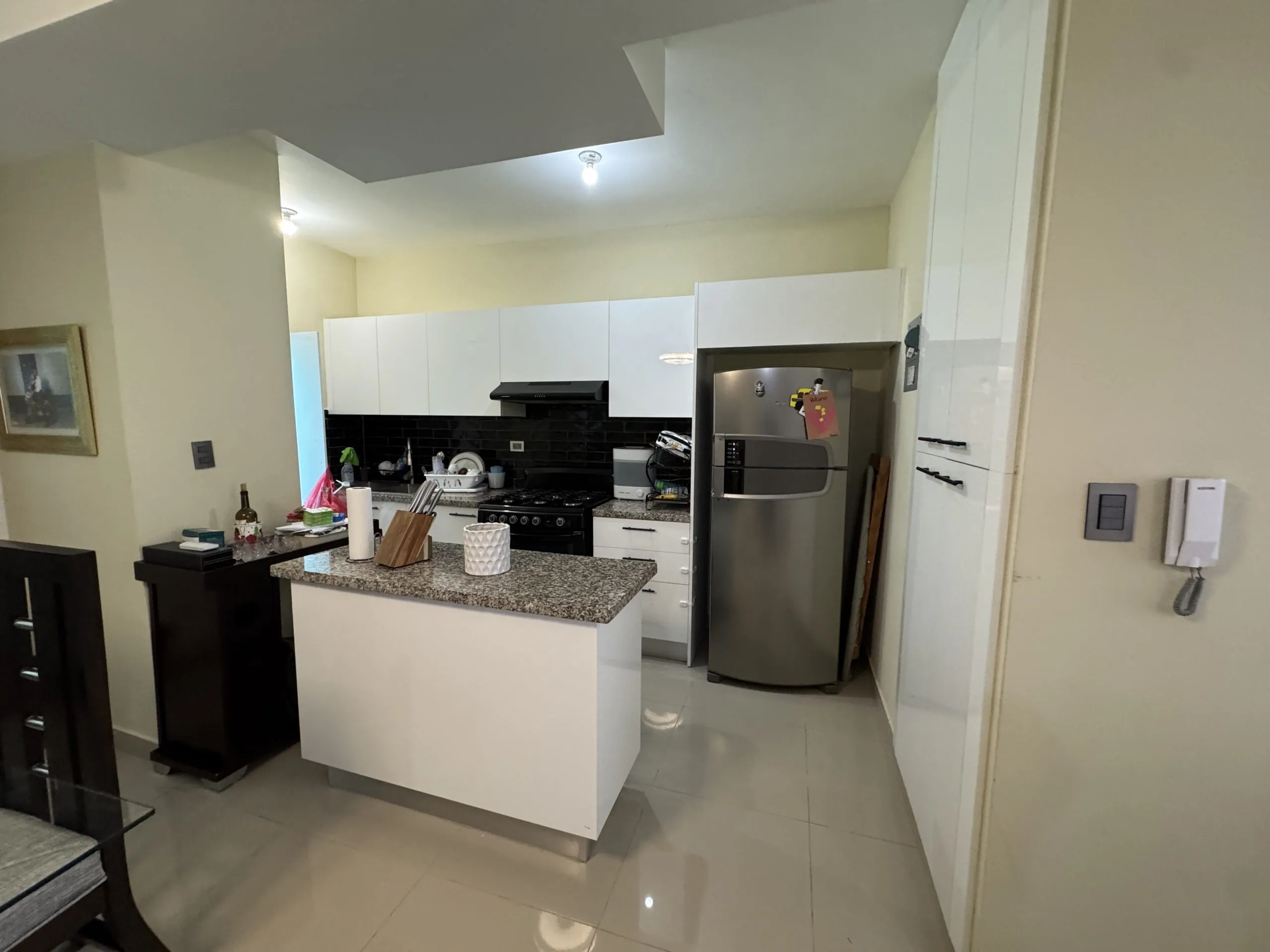 Primer nivel de 2 habitaciones y área de lindero privada