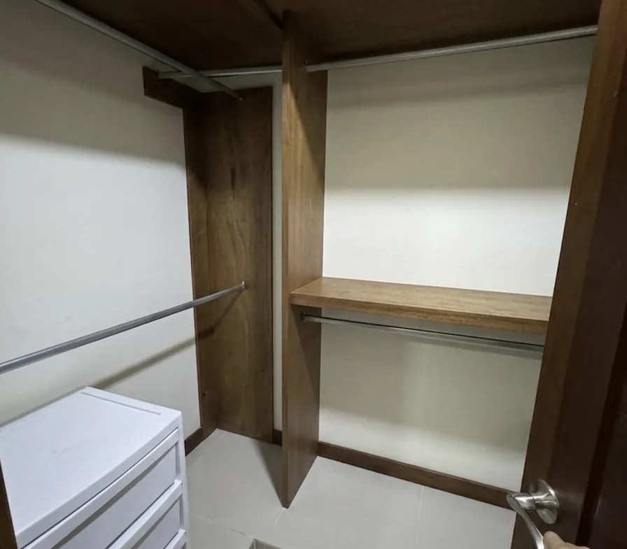 Primer nivel de 2 habitaciones y área de lindero privada
