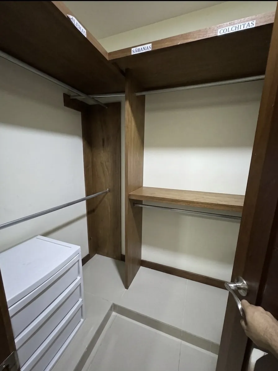 Primer nivel de 2 habitaciones y área de lindero privada