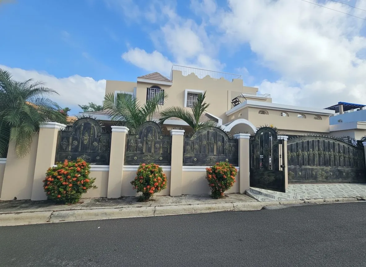 Casa muy amplia, cada hab. con su baño + terraza + kiosko