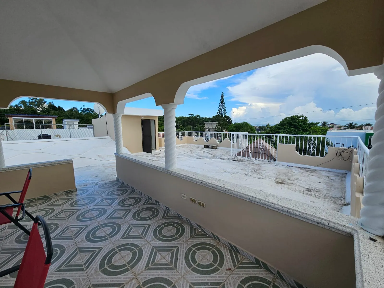 Casa muy amplia, cada hab. con su baño + terraza + kiosko