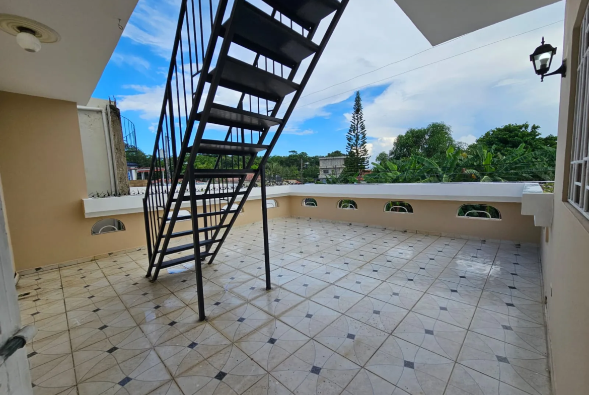 Casa muy amplia, cada hab. con su baño + terraza + kiosko