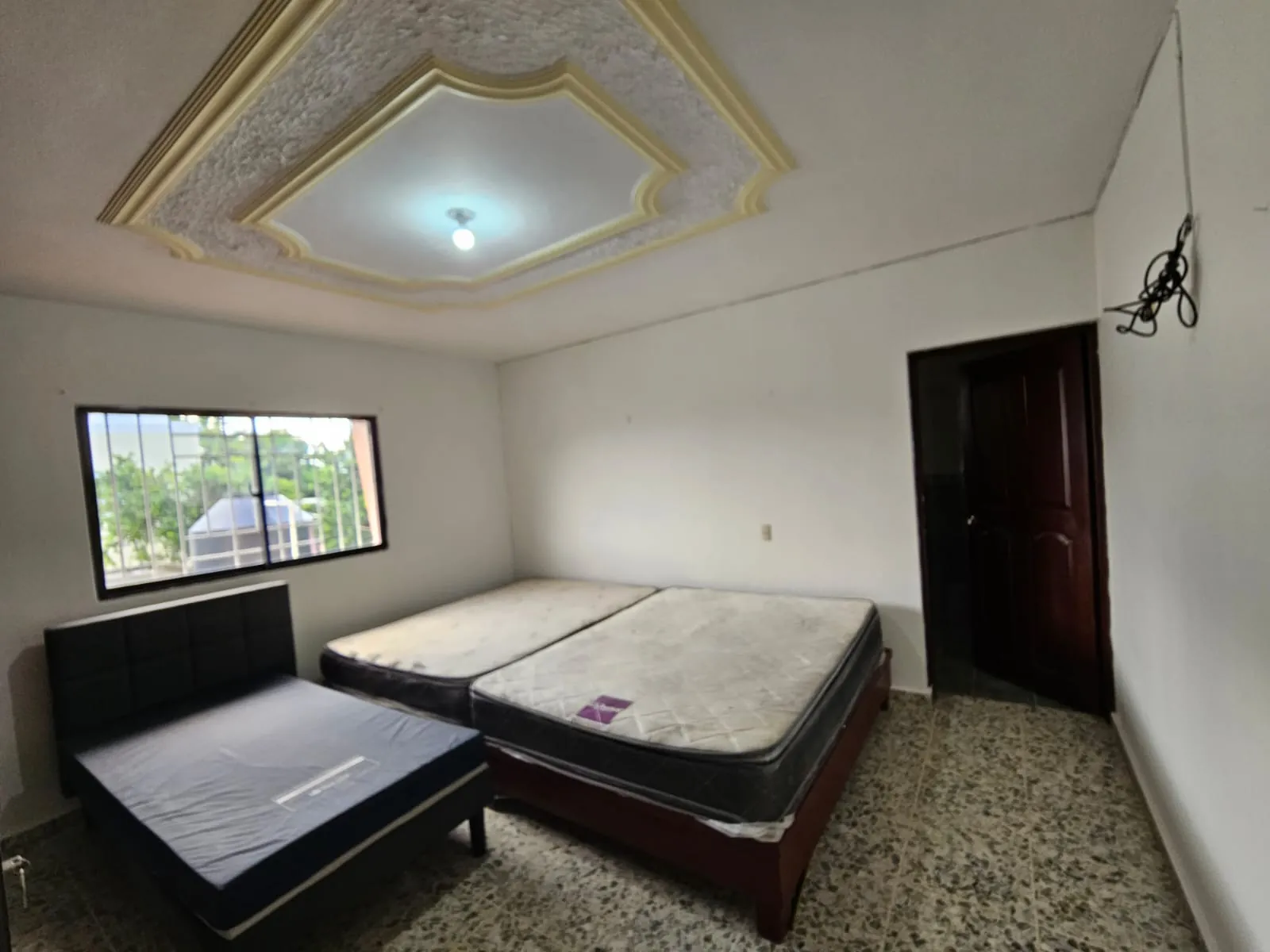 Casa muy amplia, cada hab. con su baño + terraza + kiosko