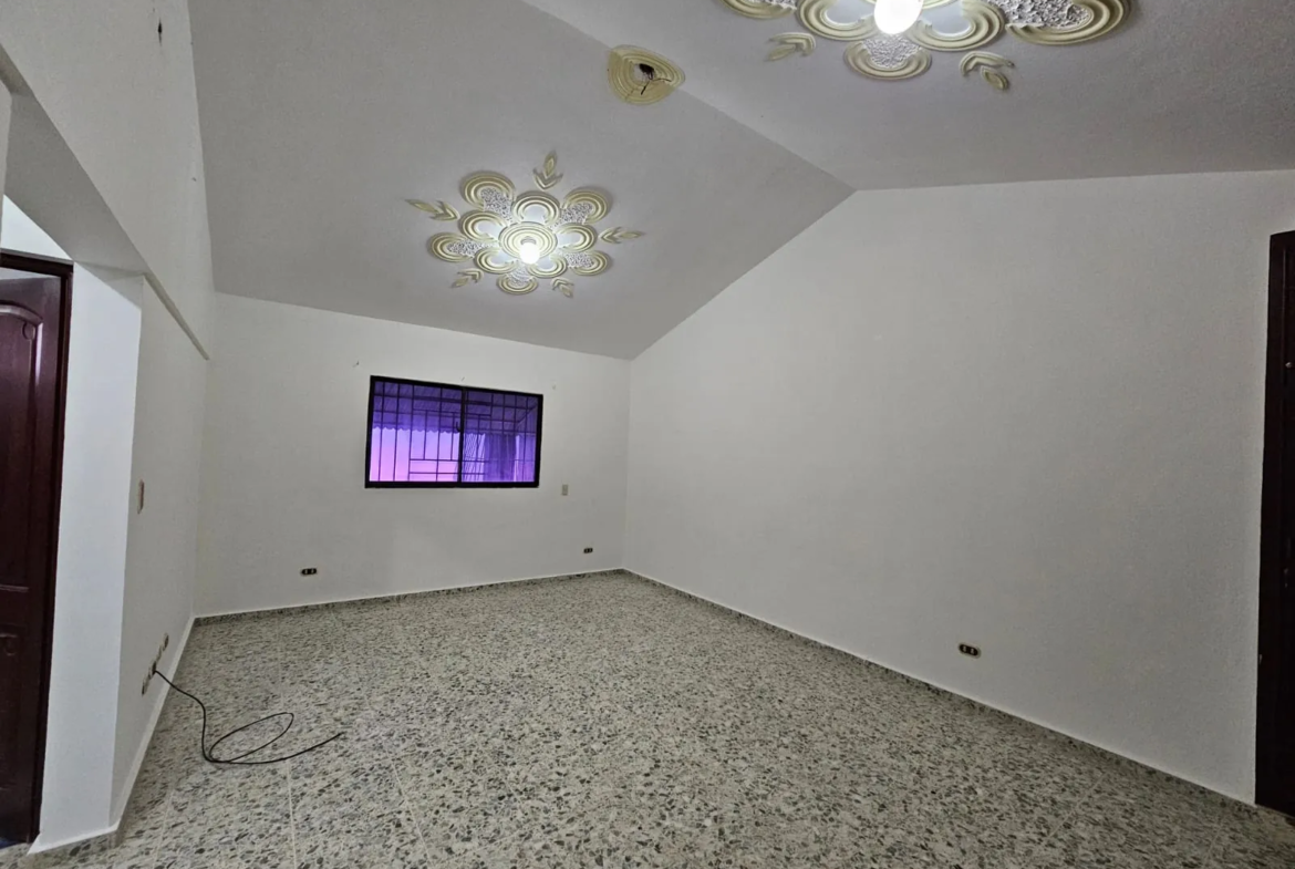 Casa muy amplia, cada hab. con su baño + terraza + kiosko