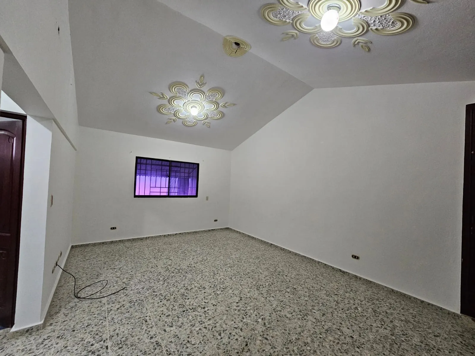 Casa muy amplia, cada hab. con su baño + terraza + kiosko