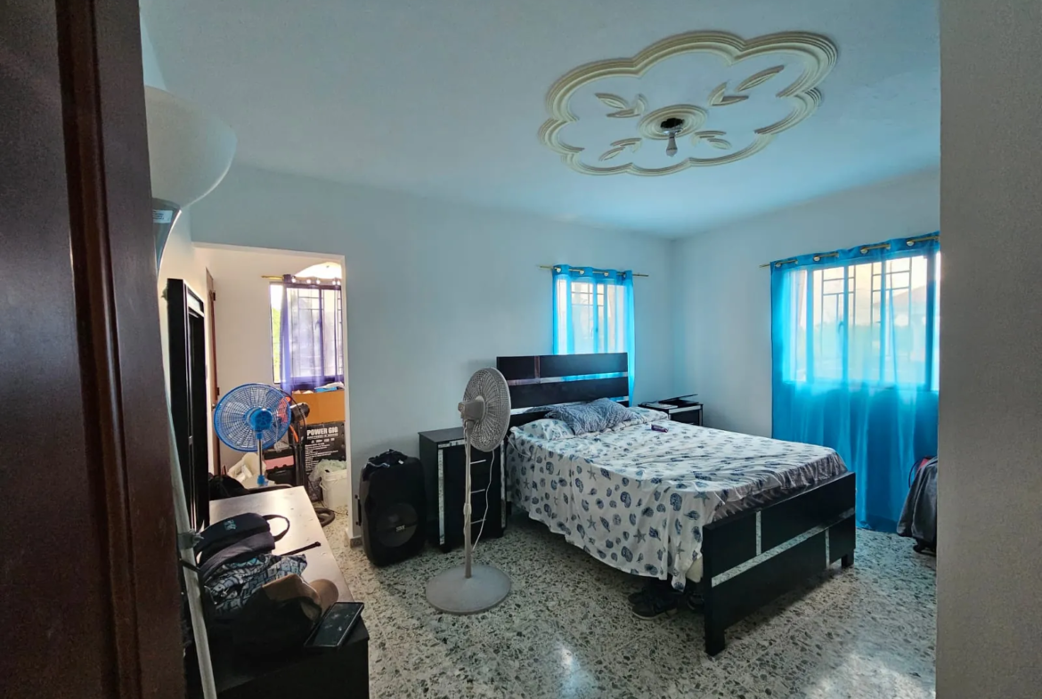 Casa muy amplia, cada hab. con su baño + terraza + kiosko