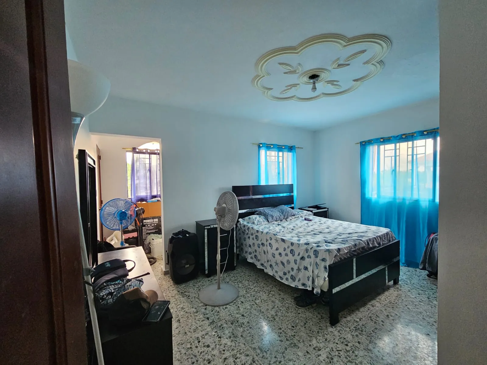 Casa muy amplia, cada hab. con su baño + terraza + kiosko