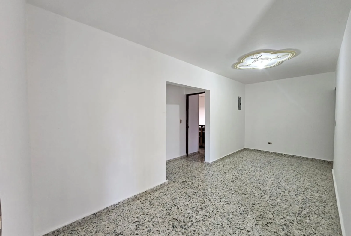 Casa muy amplia, cada hab. con su baño + terraza + kiosko
