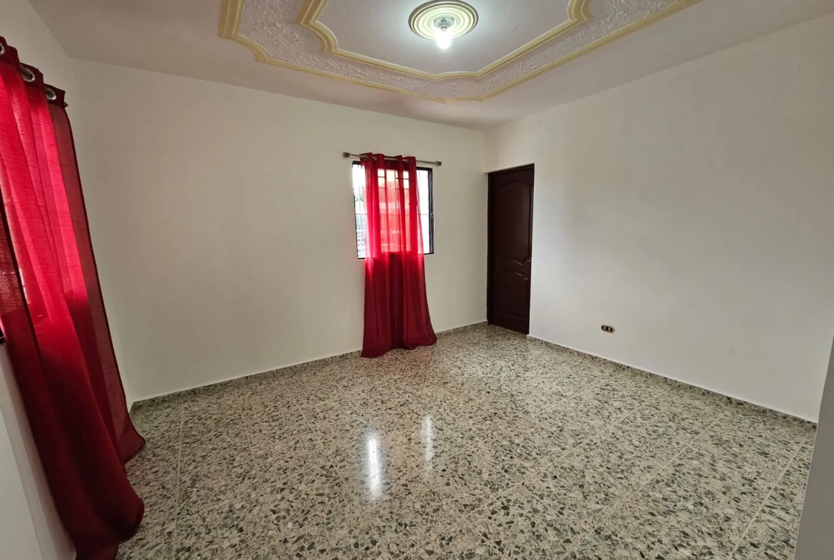 Casa muy amplia, cada hab. con su baño + terraza + kiosko