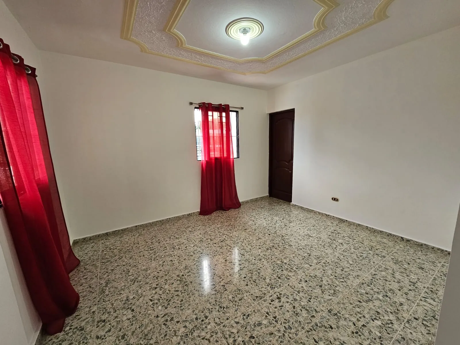 Casa muy amplia, cada hab. con su baño + terraza + kiosko