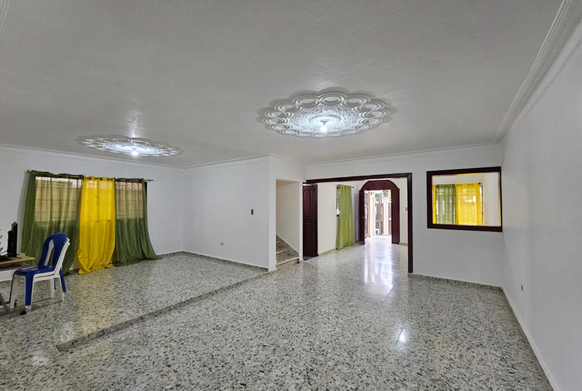 Casa muy amplia, cada hab. con su baño + terraza + kiosko