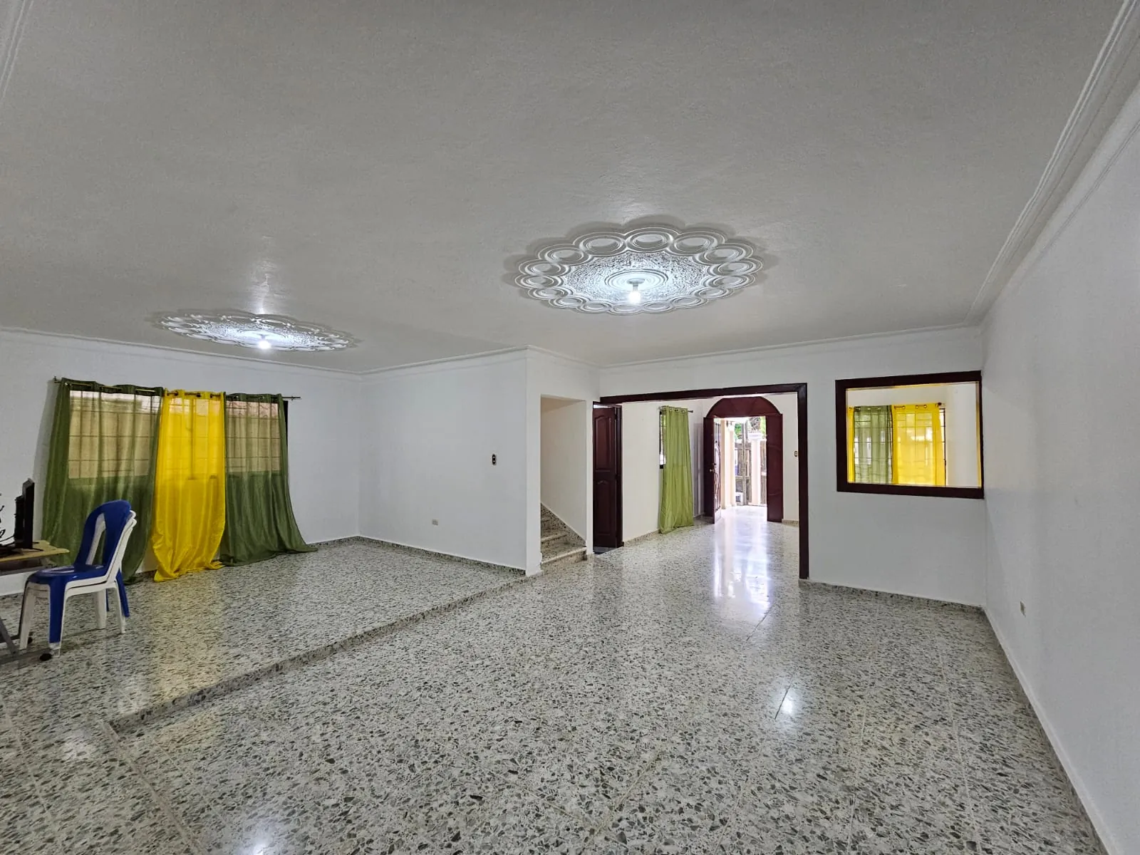 Casa muy amplia, cada hab. con su baño + terraza + kiosko