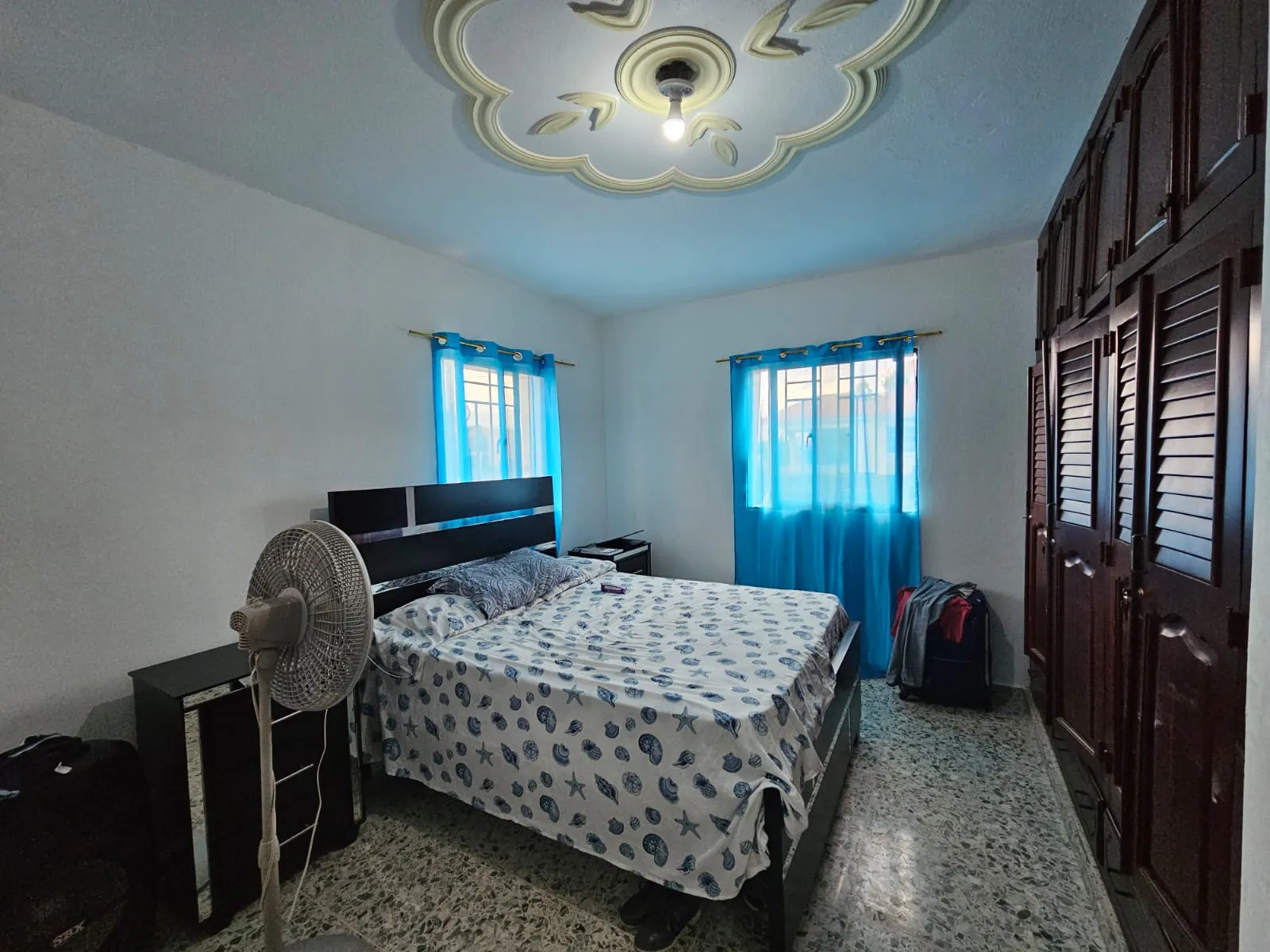 Casa muy amplia, cada hab. con su baño + terraza + kiosko