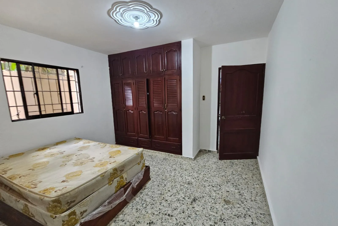 Casa muy amplia, cada hab. con su baño + terraza + kiosko