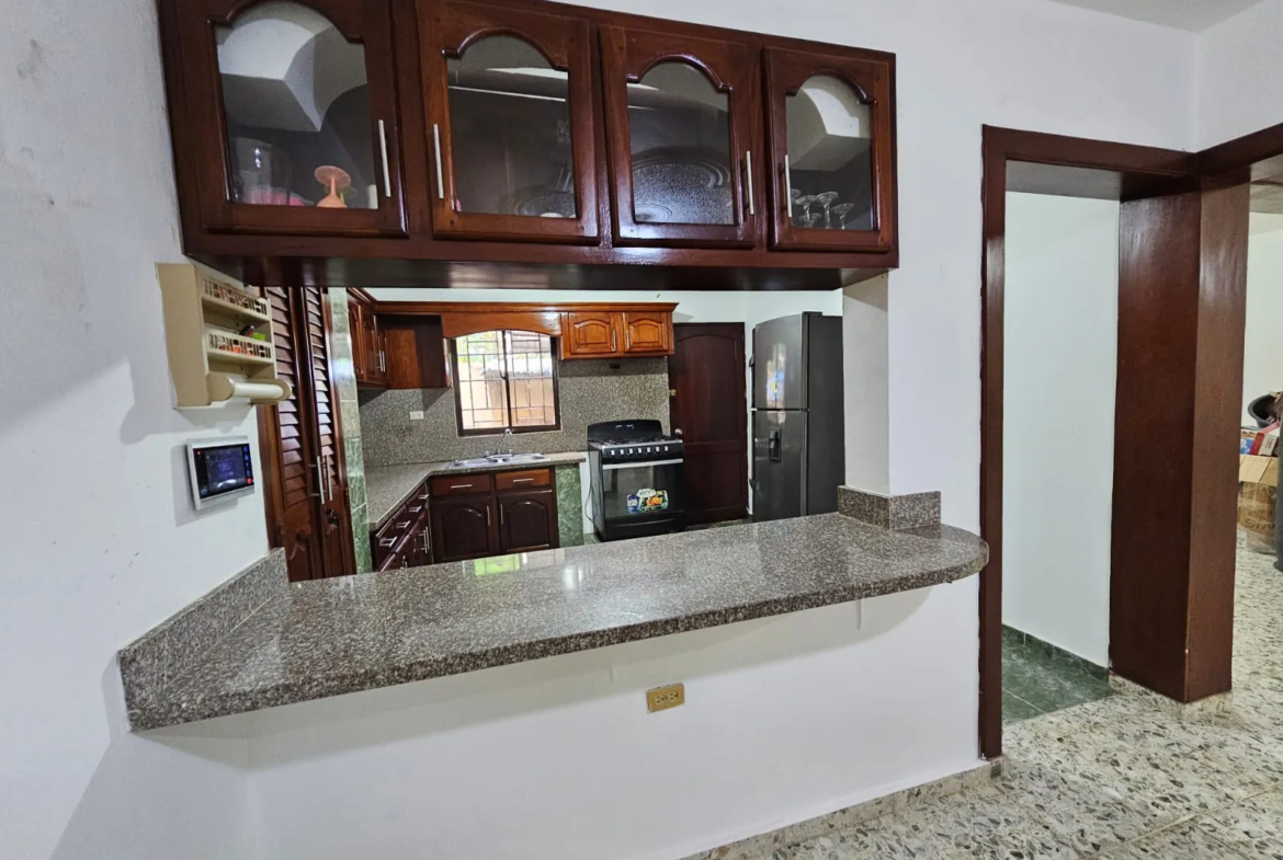 Casa muy amplia, cada hab. con su baño + terraza + kiosko