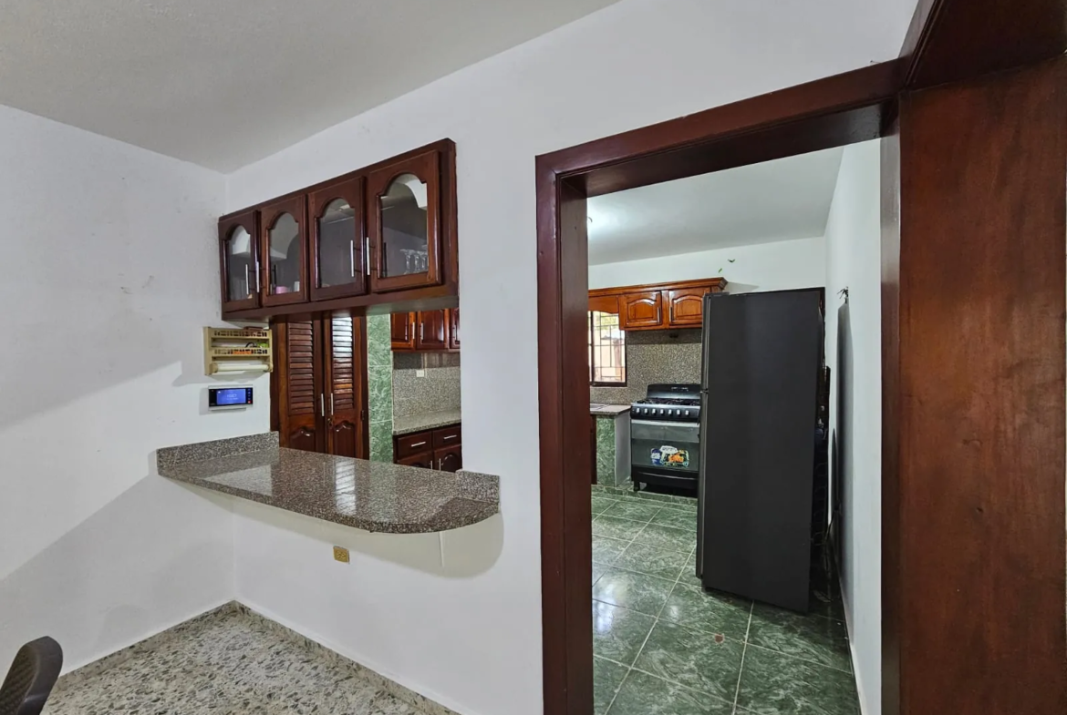 Casa muy amplia, cada hab. con su baño + terraza + kiosko