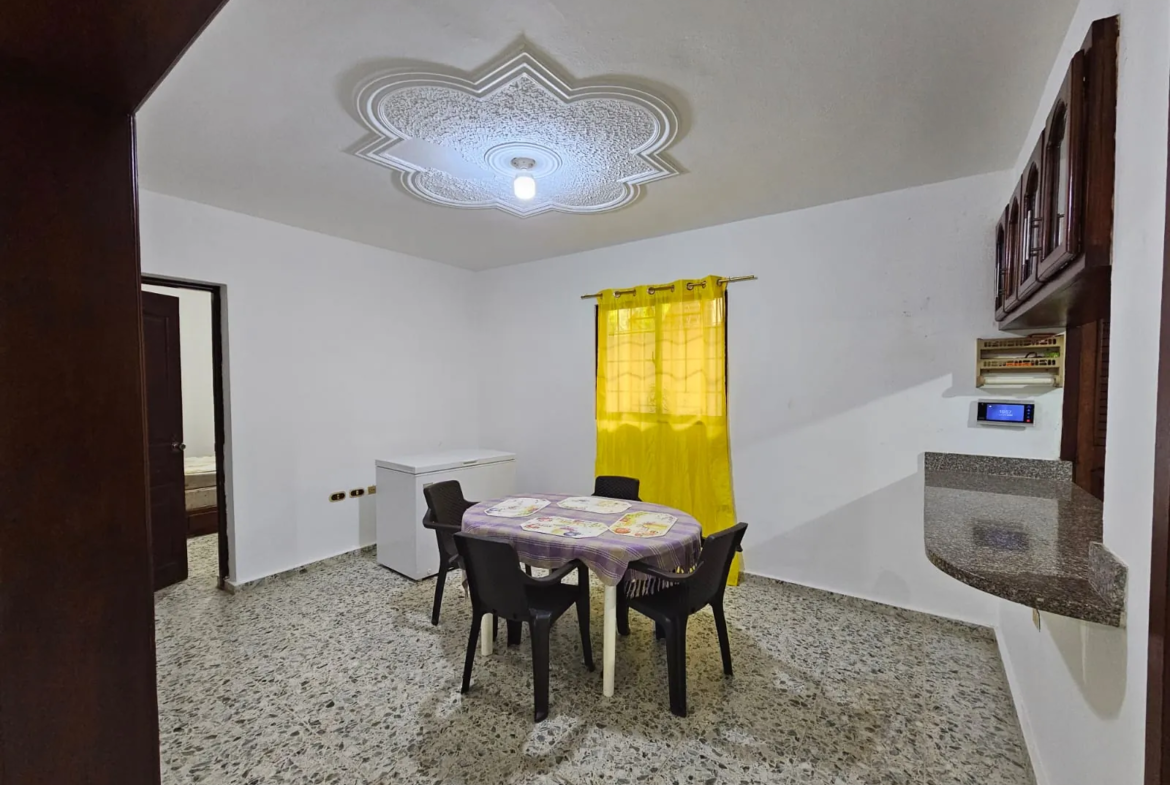 Casa muy amplia, cada hab. con su baño + terraza + kiosko