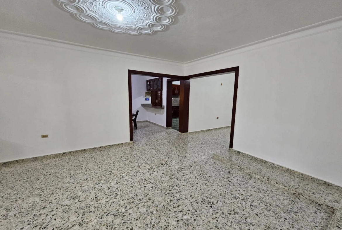 Casa muy amplia, cada hab. con su baño + terraza + kiosko