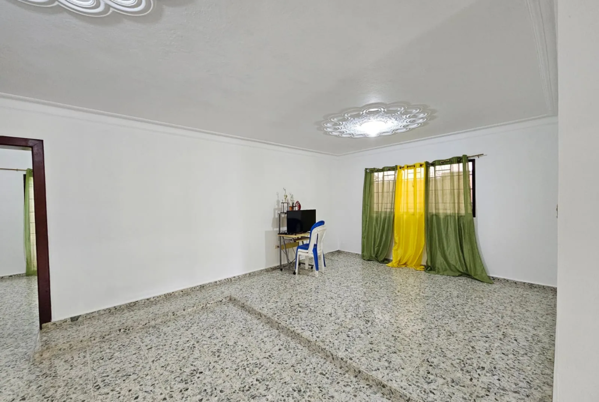 Casa muy amplia, cada hab. con su baño + terraza + kiosko