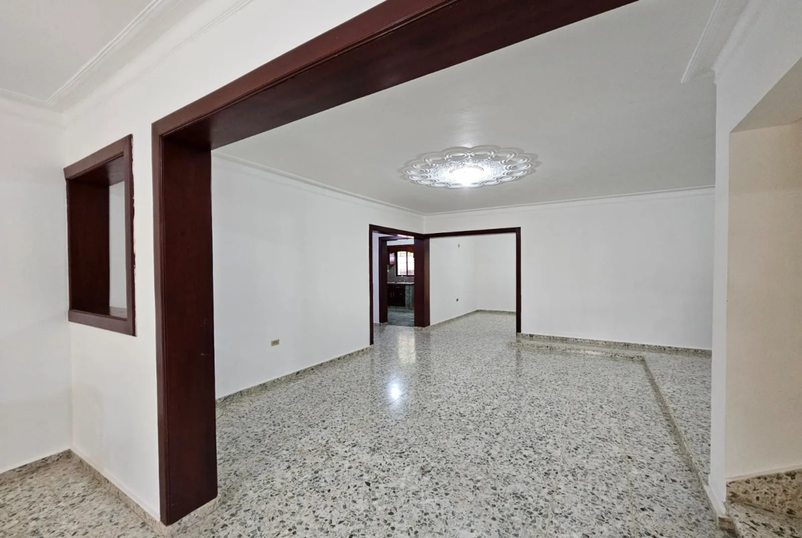 Casa muy amplia, cada hab. con su baño + terraza + kiosko