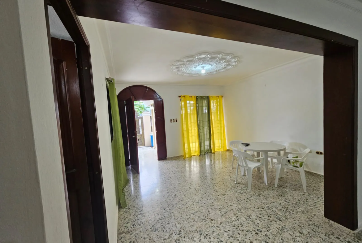Casa muy amplia, cada hab. con su baño + terraza + kiosko