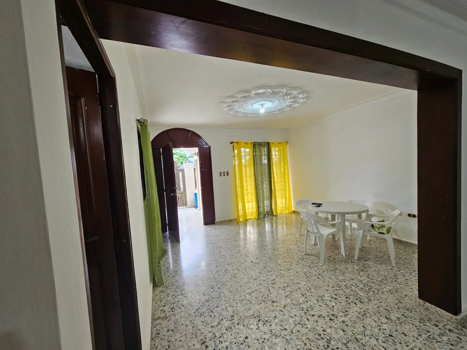 Casa muy amplia, cada hab. con su baño + terraza + kiosko