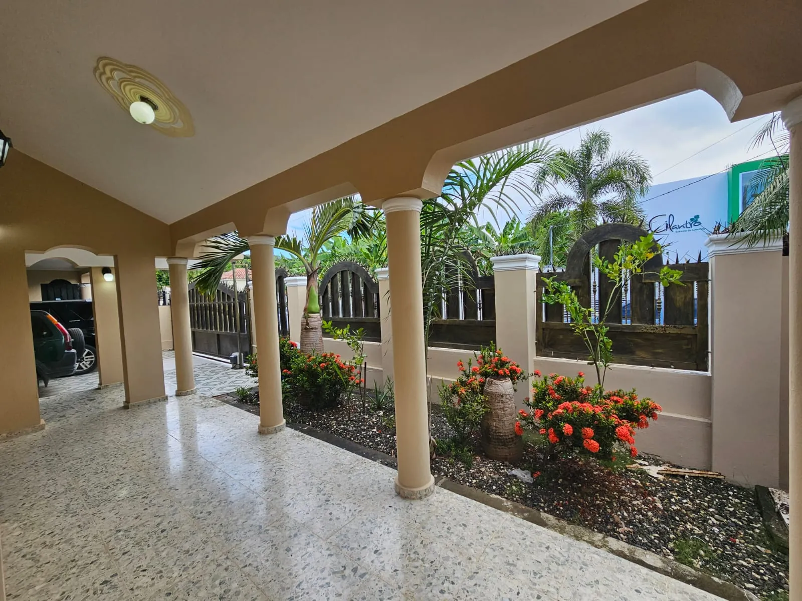 Casa muy amplia, cada hab. con su baño + terraza + kiosko
