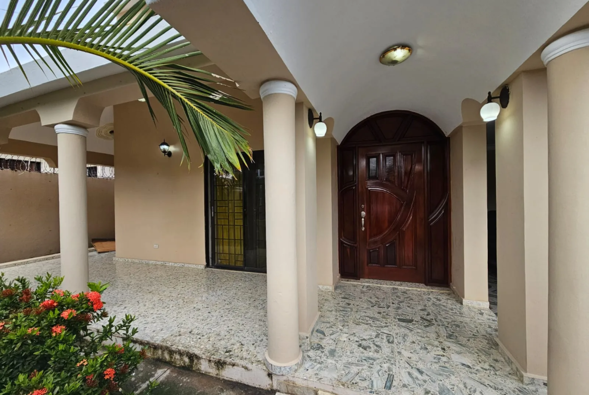 Casa muy amplia, cada hab. con su baño + terraza + kiosko